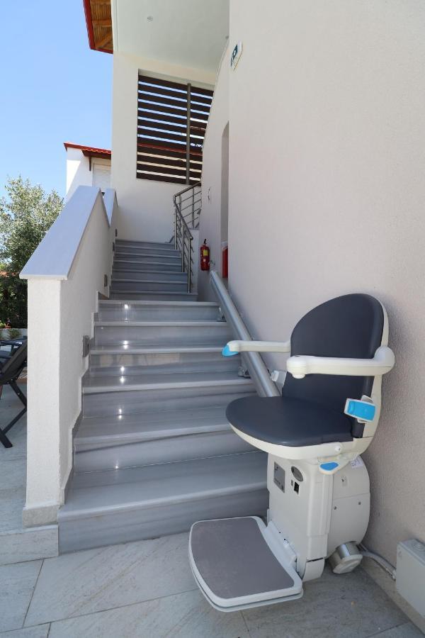 Sunshine Rooms And Suites Vrasná Екстериор снимка