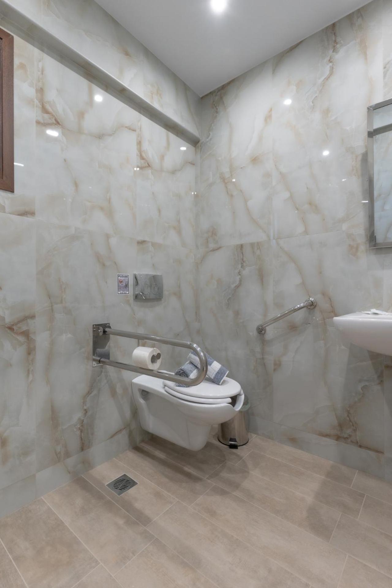 Sunshine Rooms And Suites Vrasná Екстериор снимка