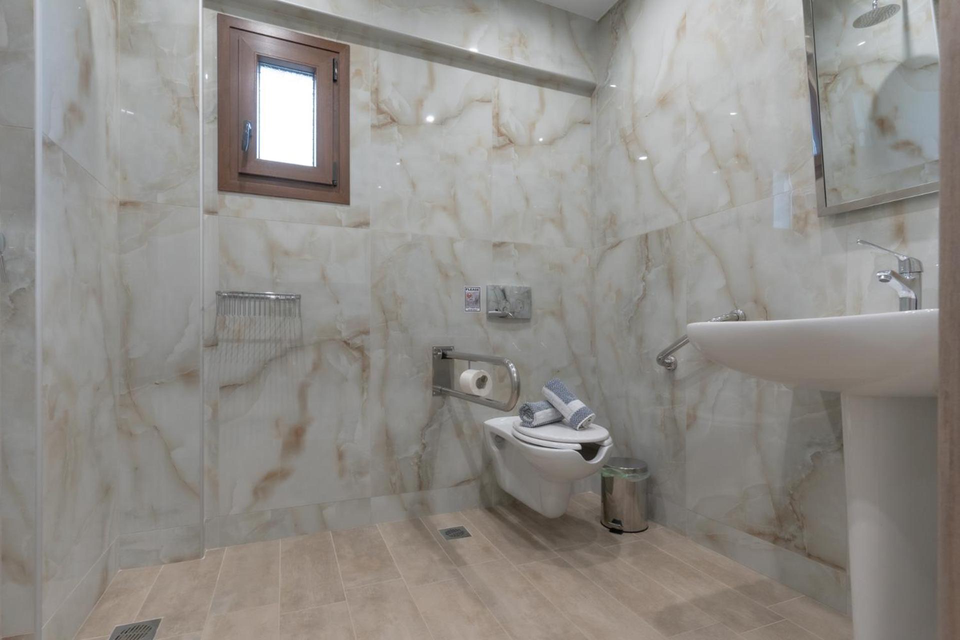 Sunshine Rooms And Suites Vrasná Екстериор снимка