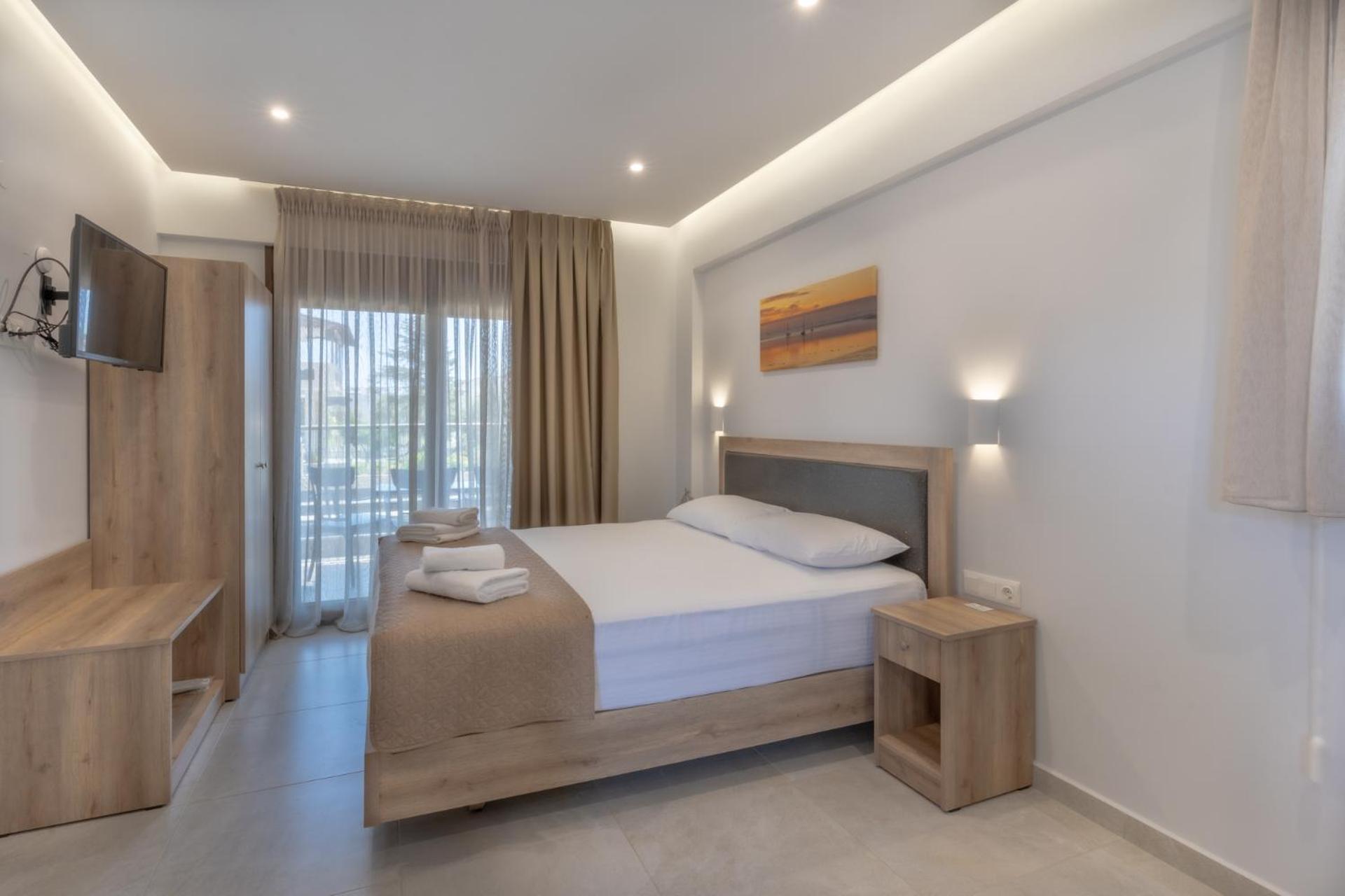 Sunshine Rooms And Suites Vrasná Екстериор снимка