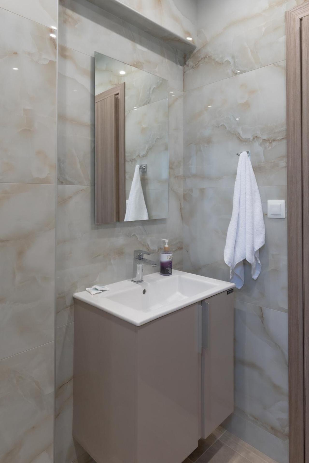 Sunshine Rooms And Suites Vrasná Екстериор снимка