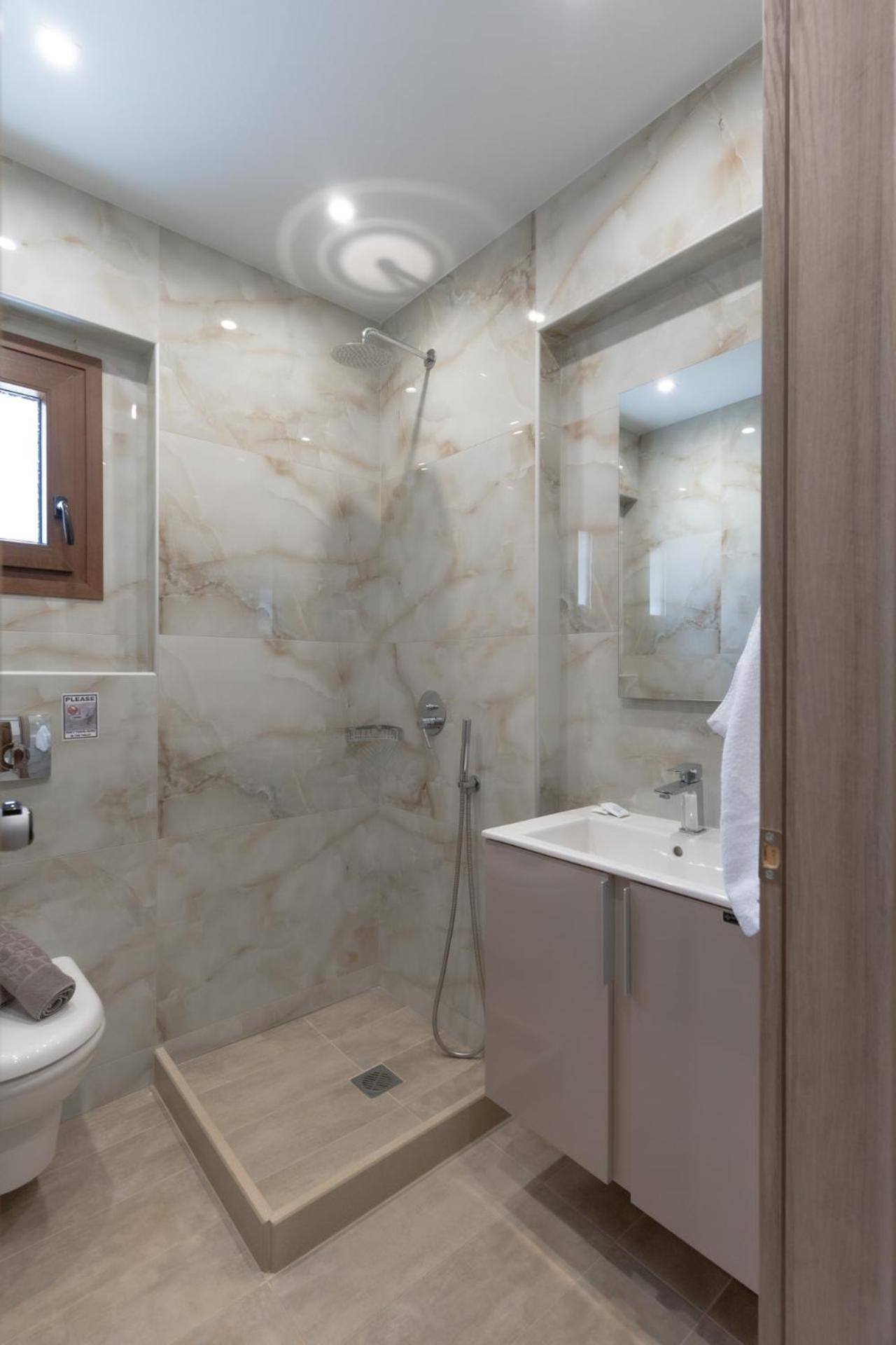 Sunshine Rooms And Suites Vrasná Екстериор снимка