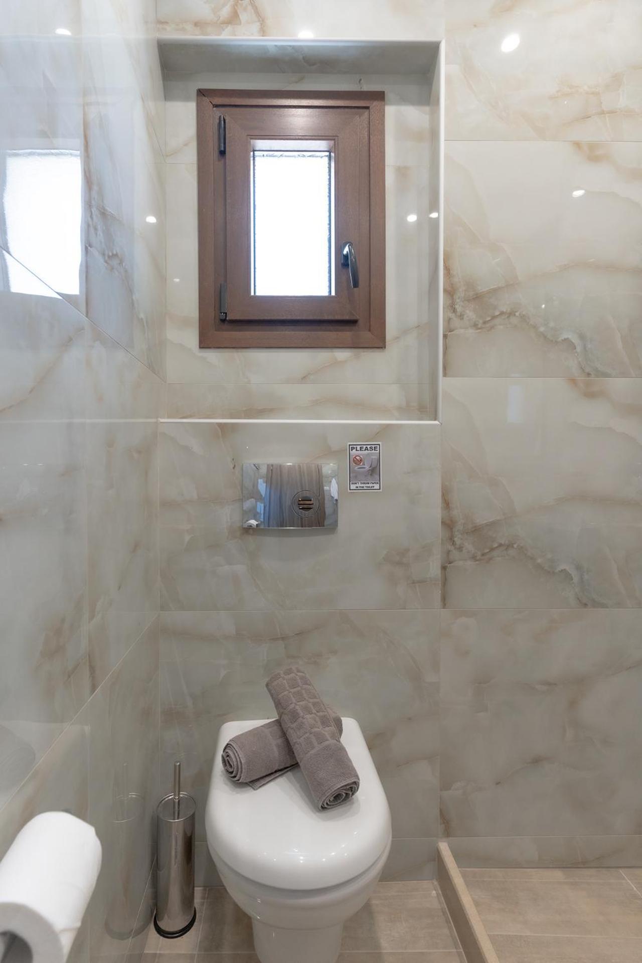Sunshine Rooms And Suites Vrasná Екстериор снимка