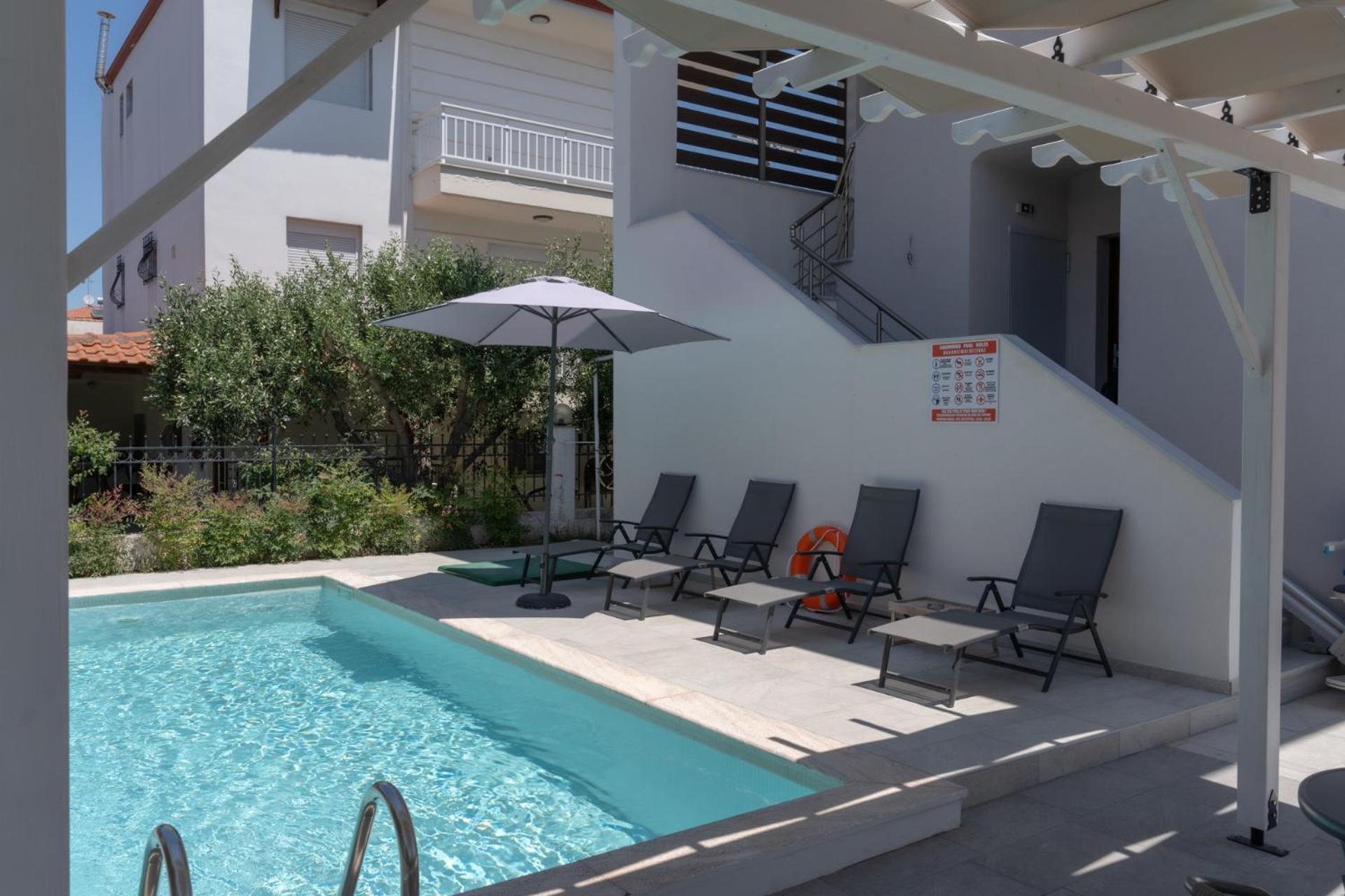 Sunshine Rooms And Suites Vrasná Екстериор снимка