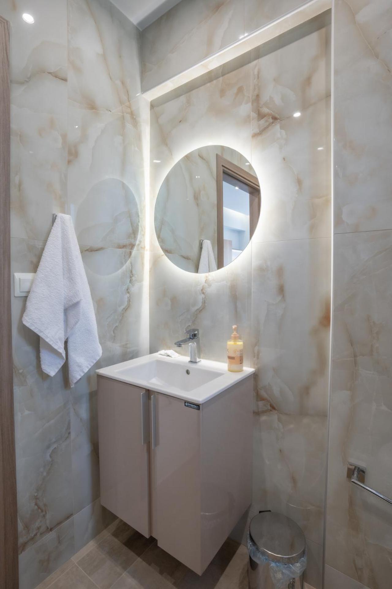 Sunshine Rooms And Suites Vrasná Екстериор снимка