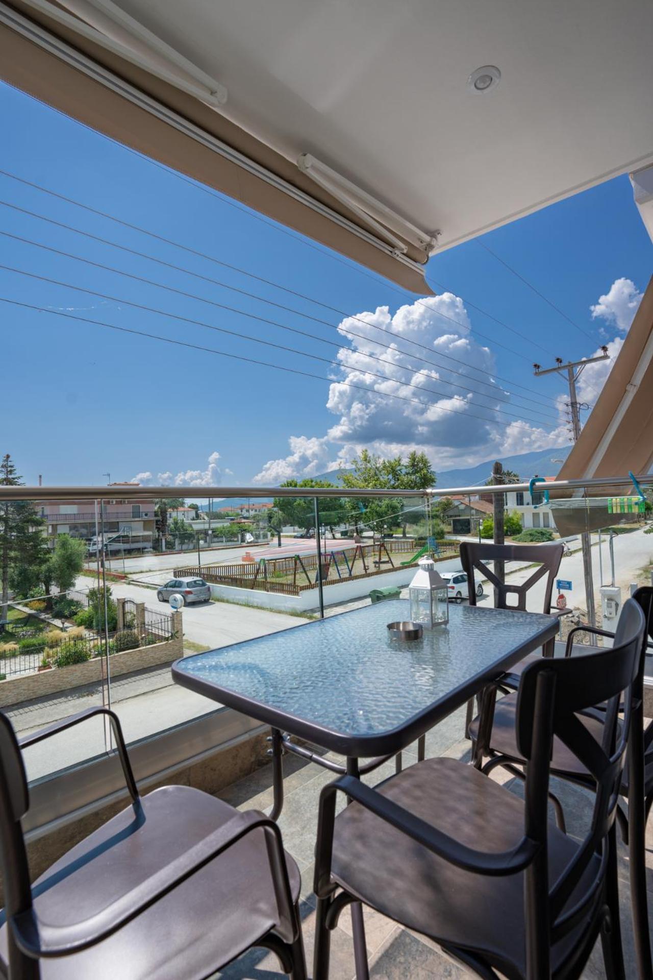 Sunshine Rooms And Suites Vrasná Екстериор снимка
