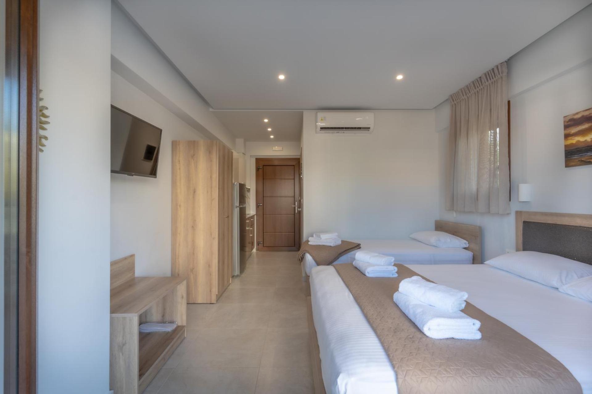 Sunshine Rooms And Suites Vrasná Стая снимка